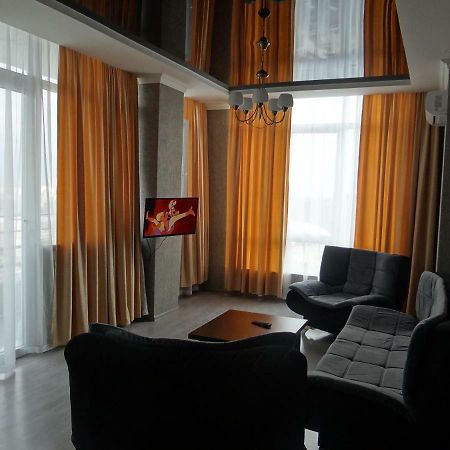 Apartment Abuseridze 5A บาทูมิ ภายนอก รูปภาพ