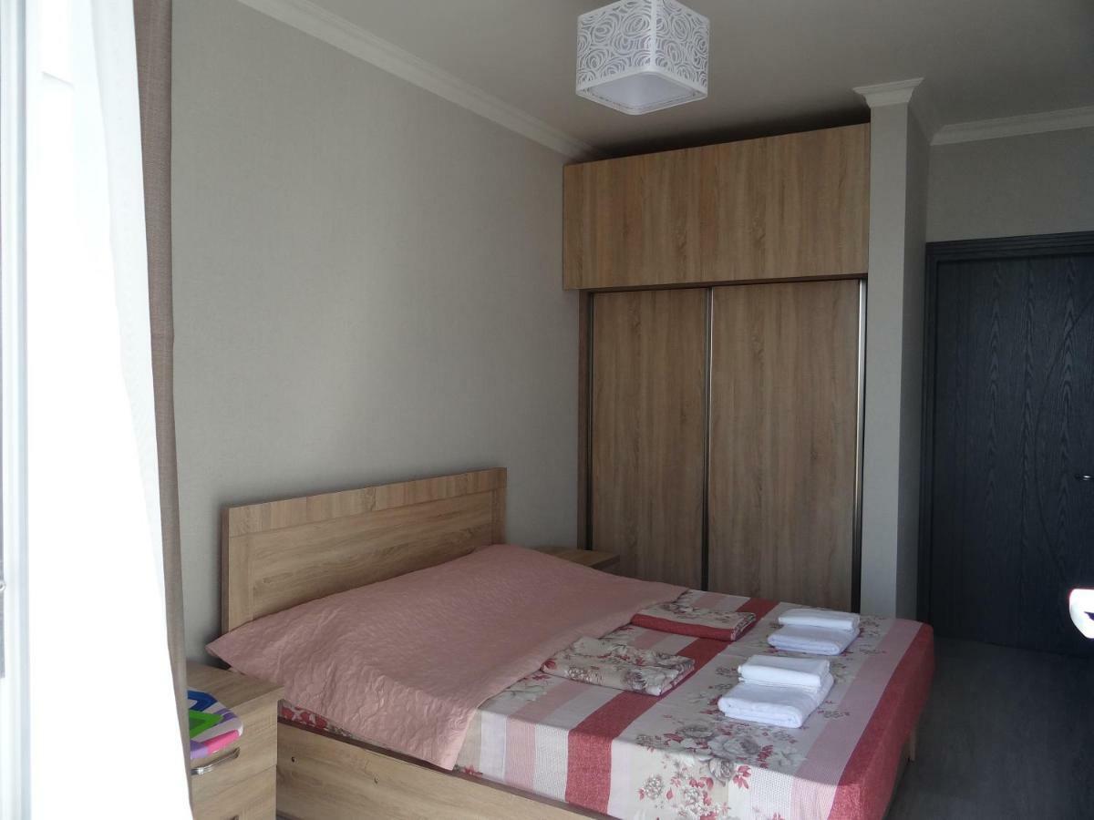 Apartment Abuseridze 5A บาทูมิ ภายนอก รูปภาพ